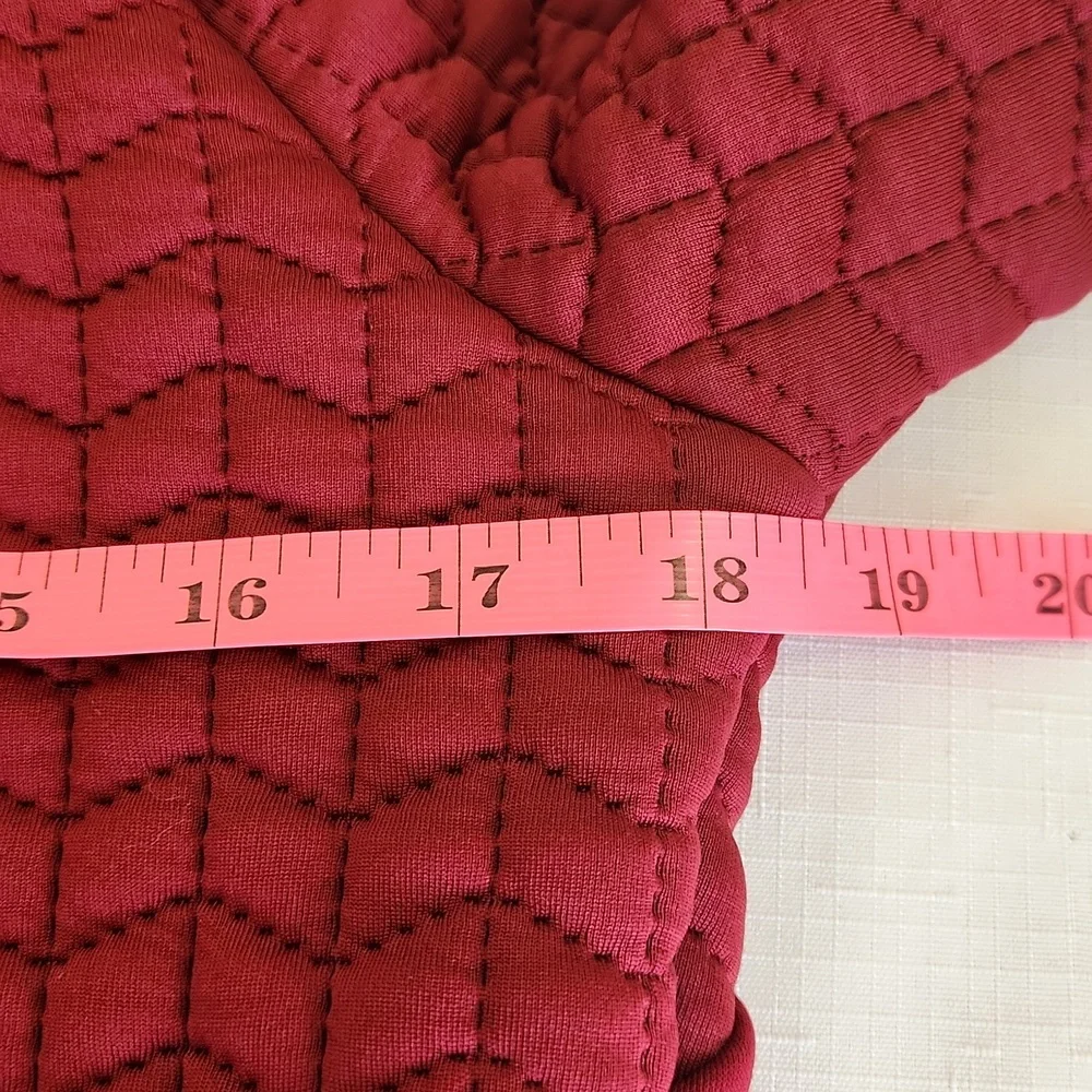 Avia Womems Maroon Quilted Warm Up Cool Down Jacket. Size S (4-6)